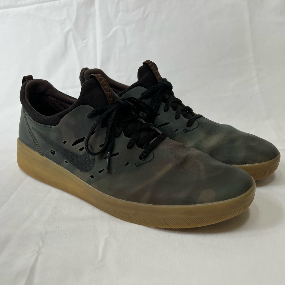 Nike SB Skate Nyjah Free Premium Camo Black Green Gum Soles Size 11 Shoes